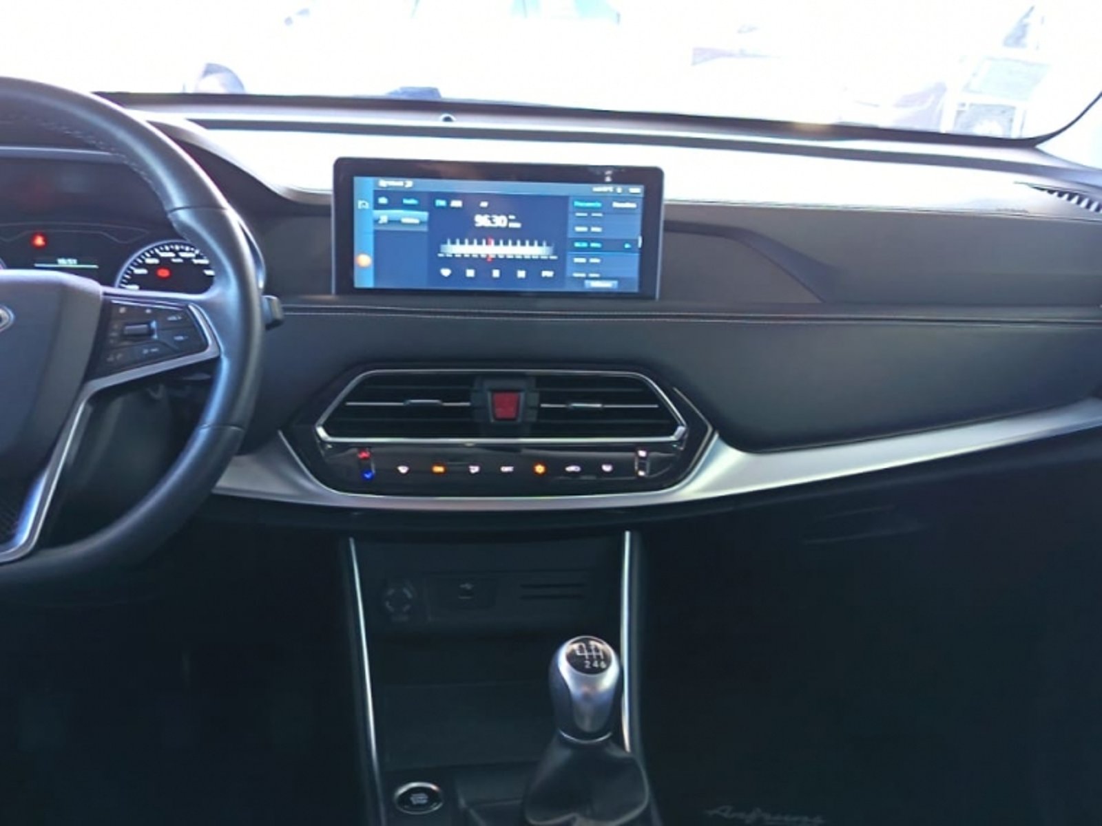 JAC JS8 1.5 LUXURY SE 6 MT 2023 - Imagen 9 de 11