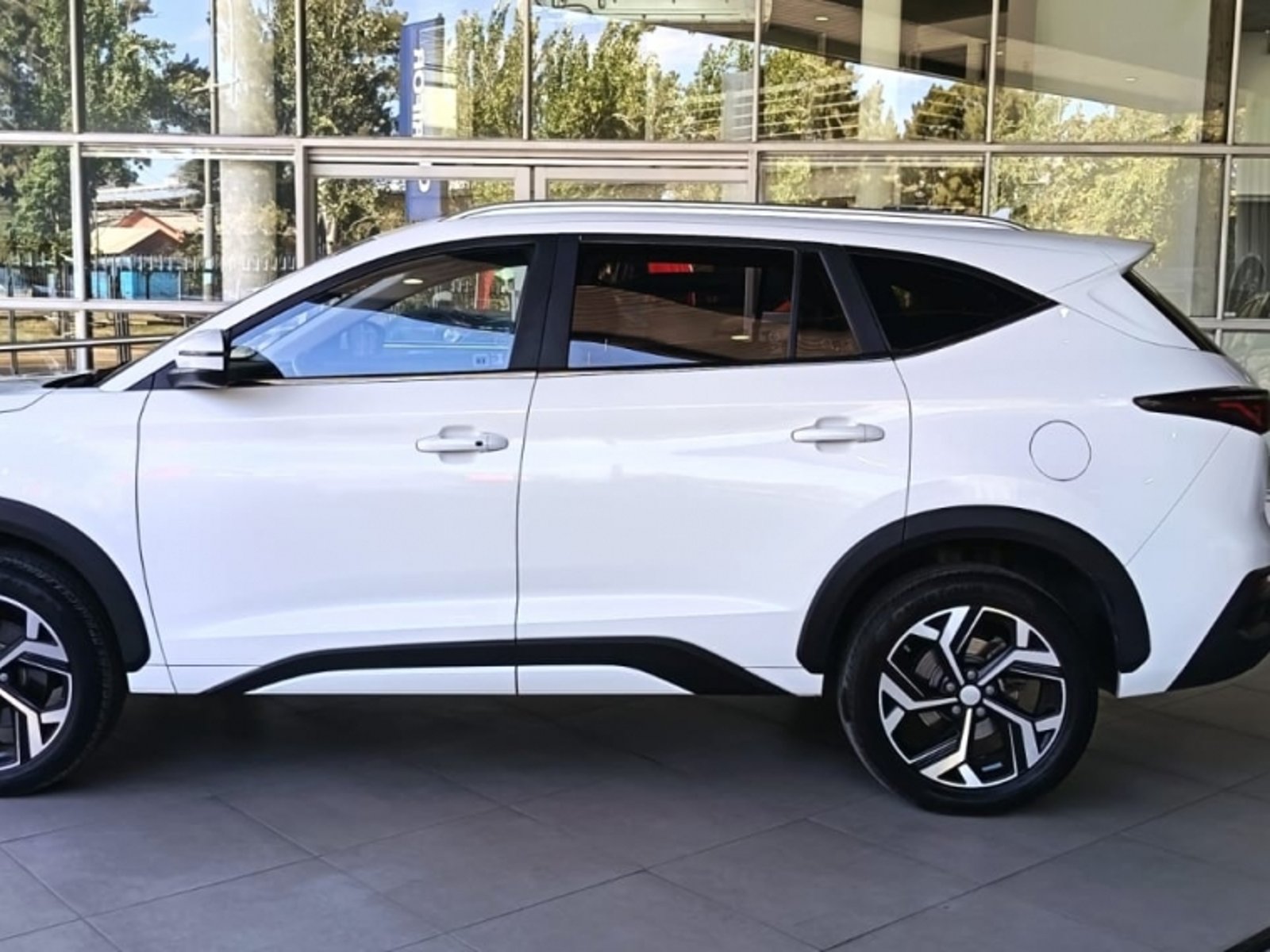 JAC JS8 1.5 LUXURY SE 6 MT 2023 - Foto 2 de 11