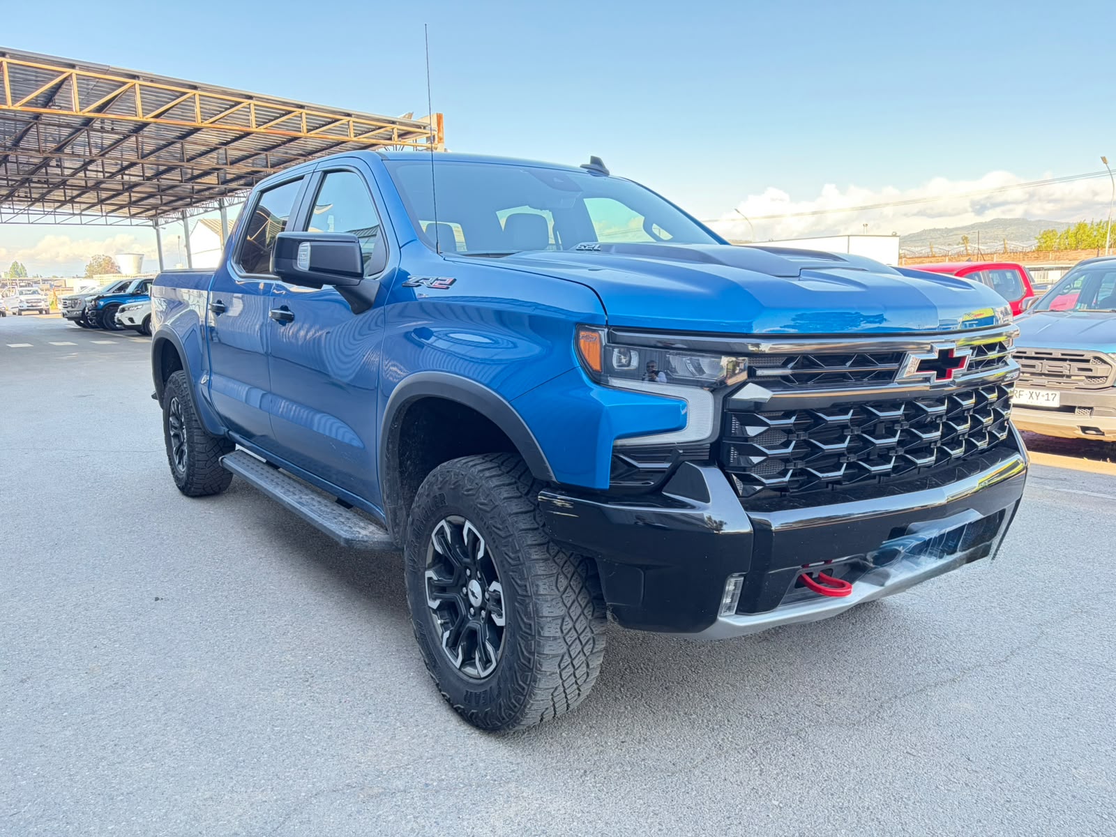 Chevrolet SILVERADO 6.2 ZR2 AT 4X4 2024 - Foto 2 de 3