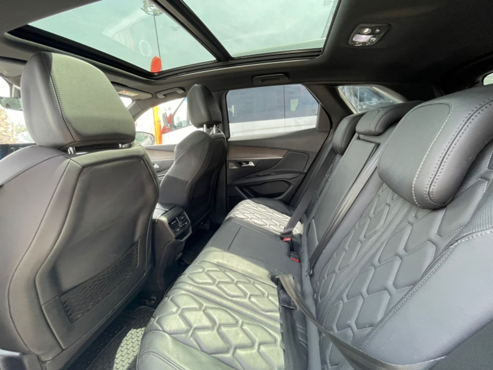 Peugeot 3008 GT HYBRID 136HP AT 4X4 2024 - Foto 5 de 12
