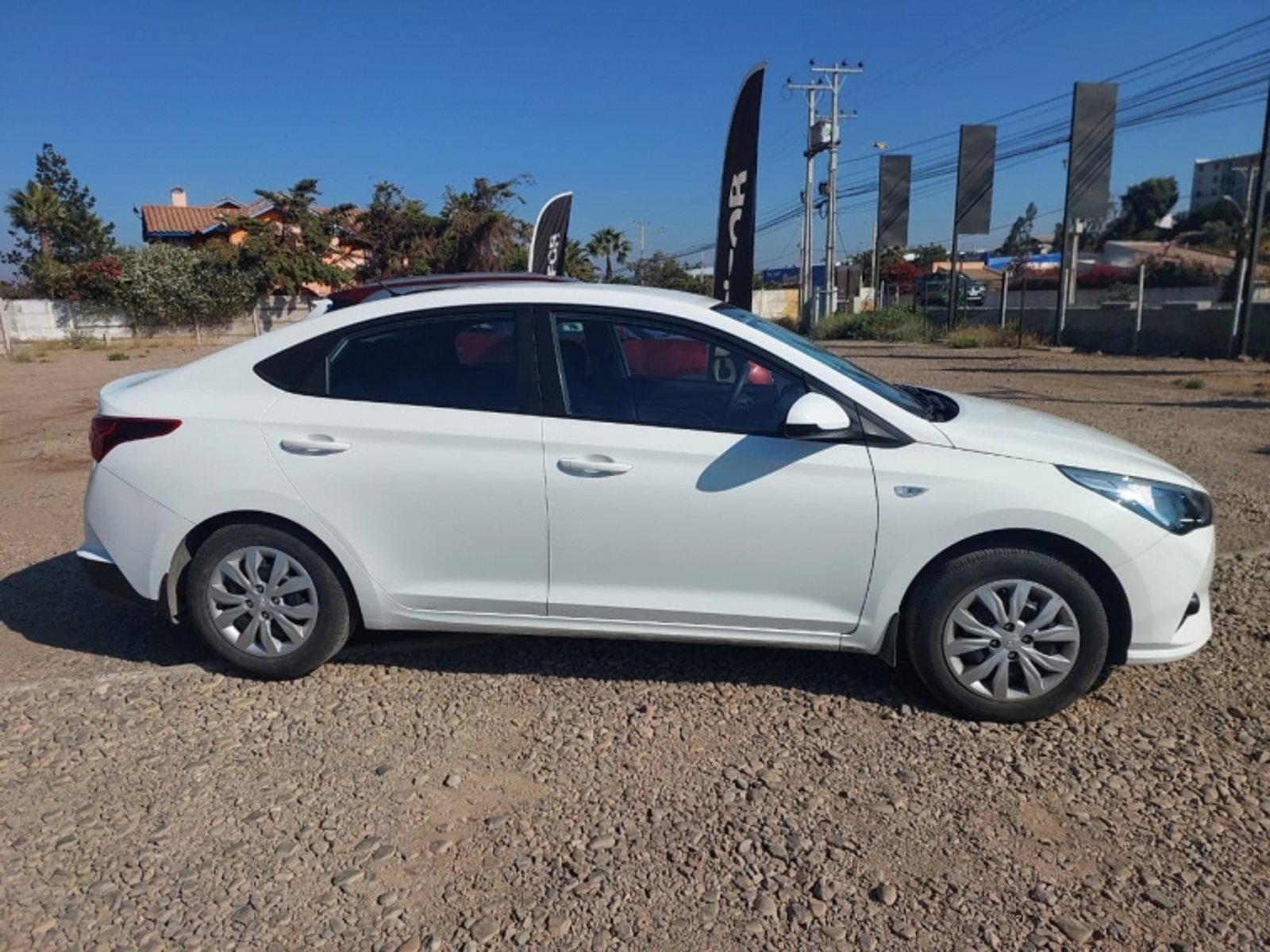 Hyundai ACCENT 1.4 HCI PLUS MT 2022 - Foto 2 de 12