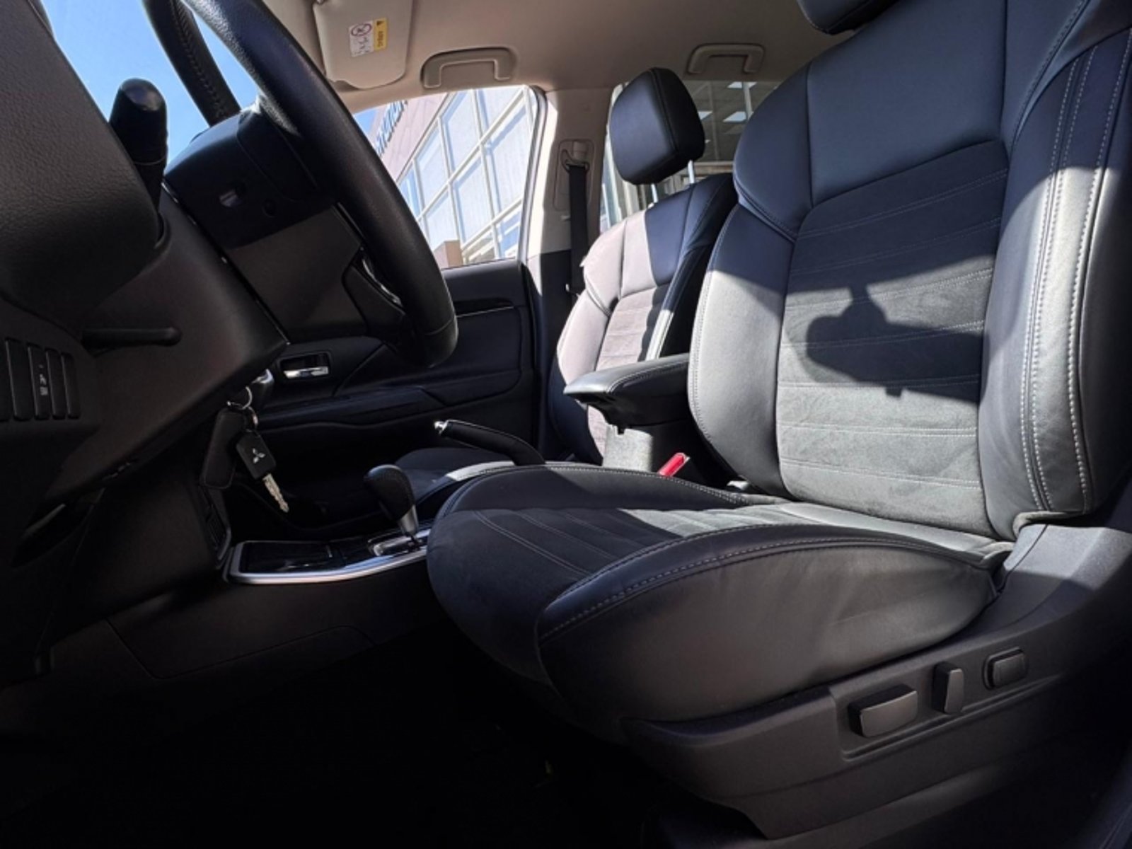 Mitsubishi OUTLANDER 2.0 GLX AT 4X2 2023 - Imagen 11 de 12