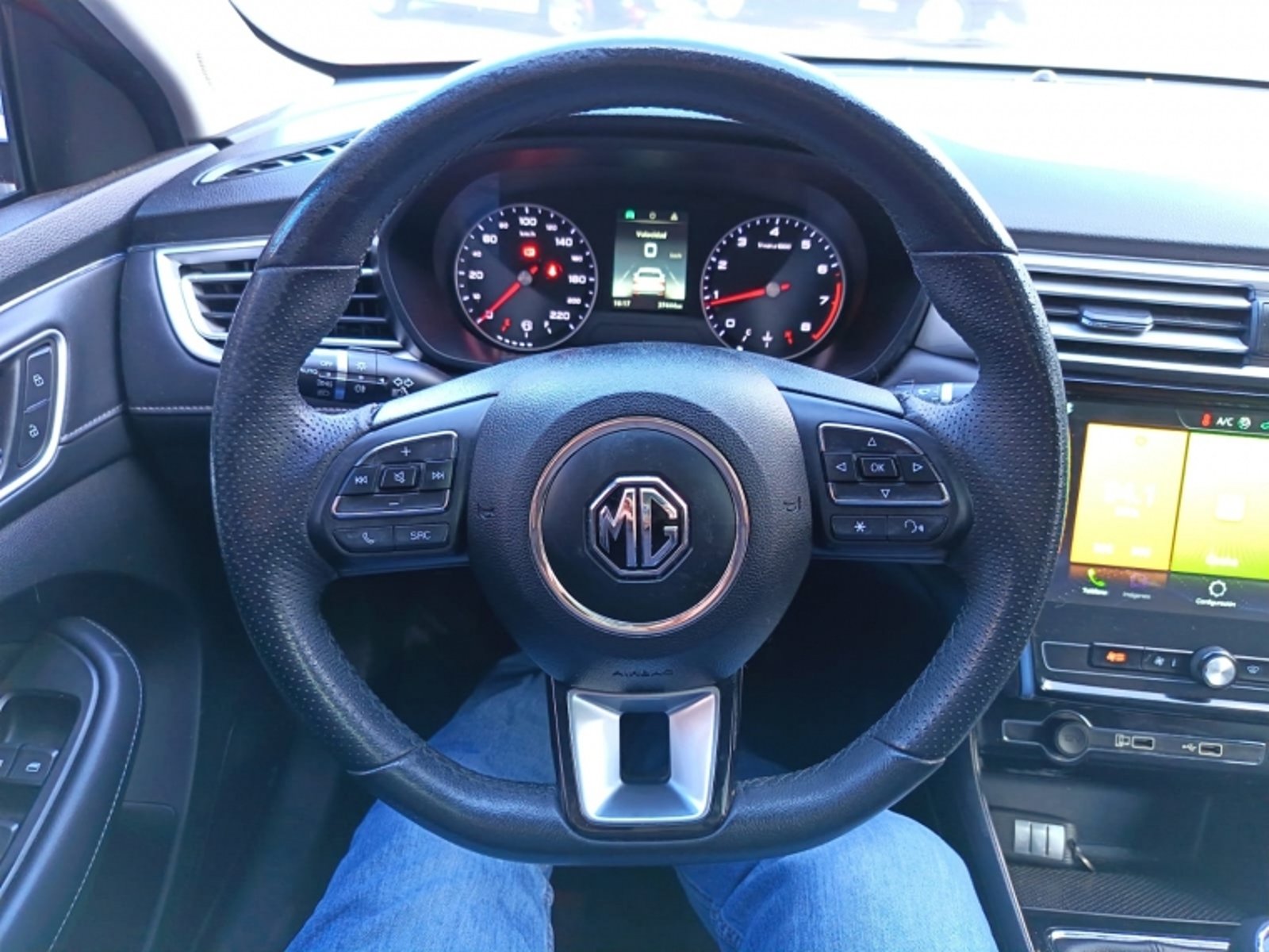 MG 5 1.5 DLX MT 2023 - Imagen 14 de 15