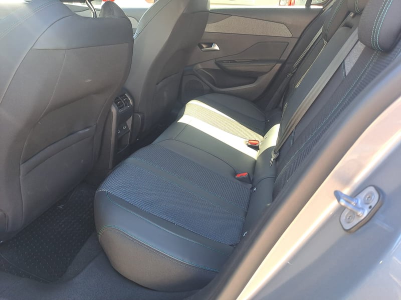 Peugeot 308 1.5 ALLURE PACK BLUEHDI 130 AT DIESEL 2023 - Imagen 6 de 7