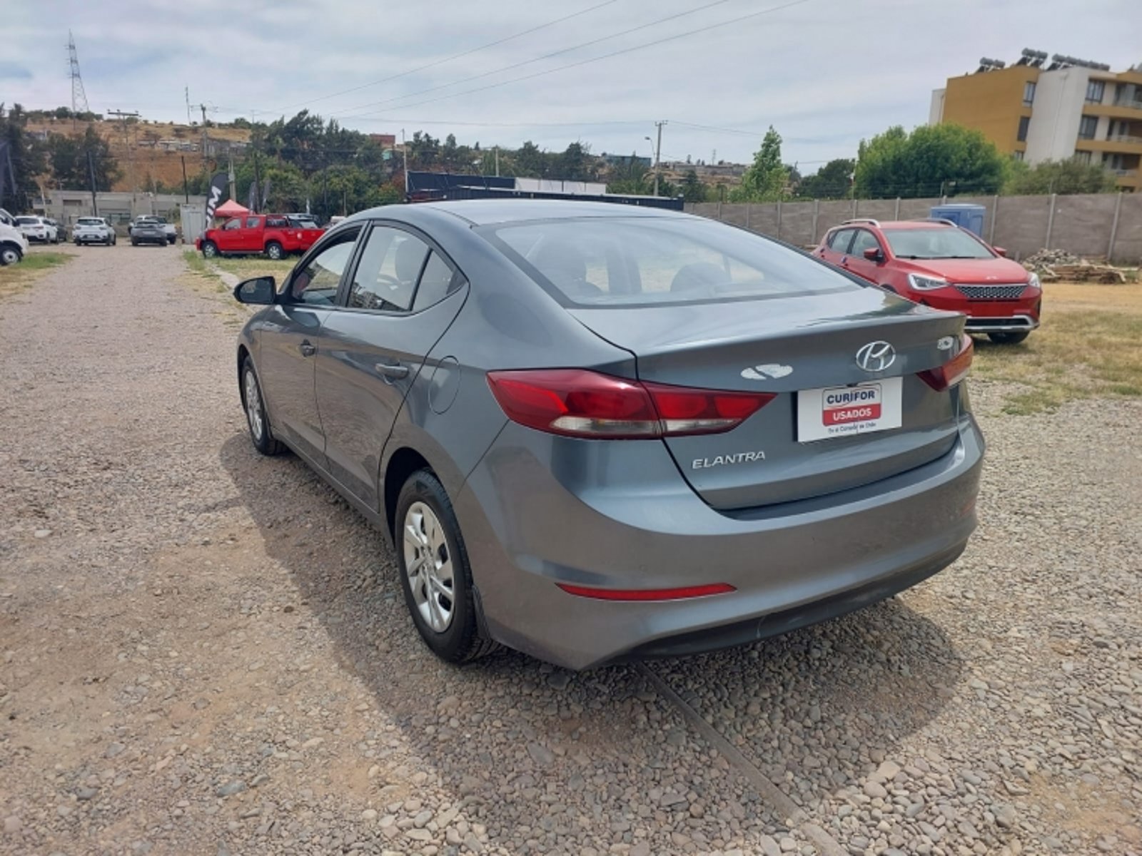 Hyundai ELANTRA GL 1.6 2017 - Foto 4 de 12
