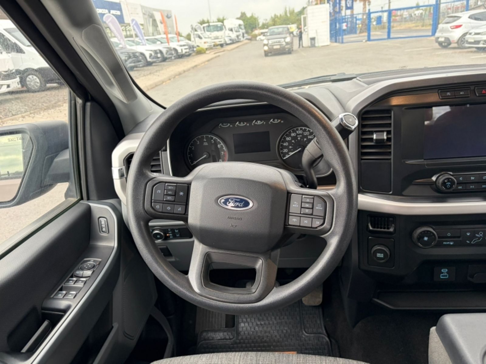 FORD F-150 XLT 3.3 4X2 AUT 2023 - Imagen 8 de 12