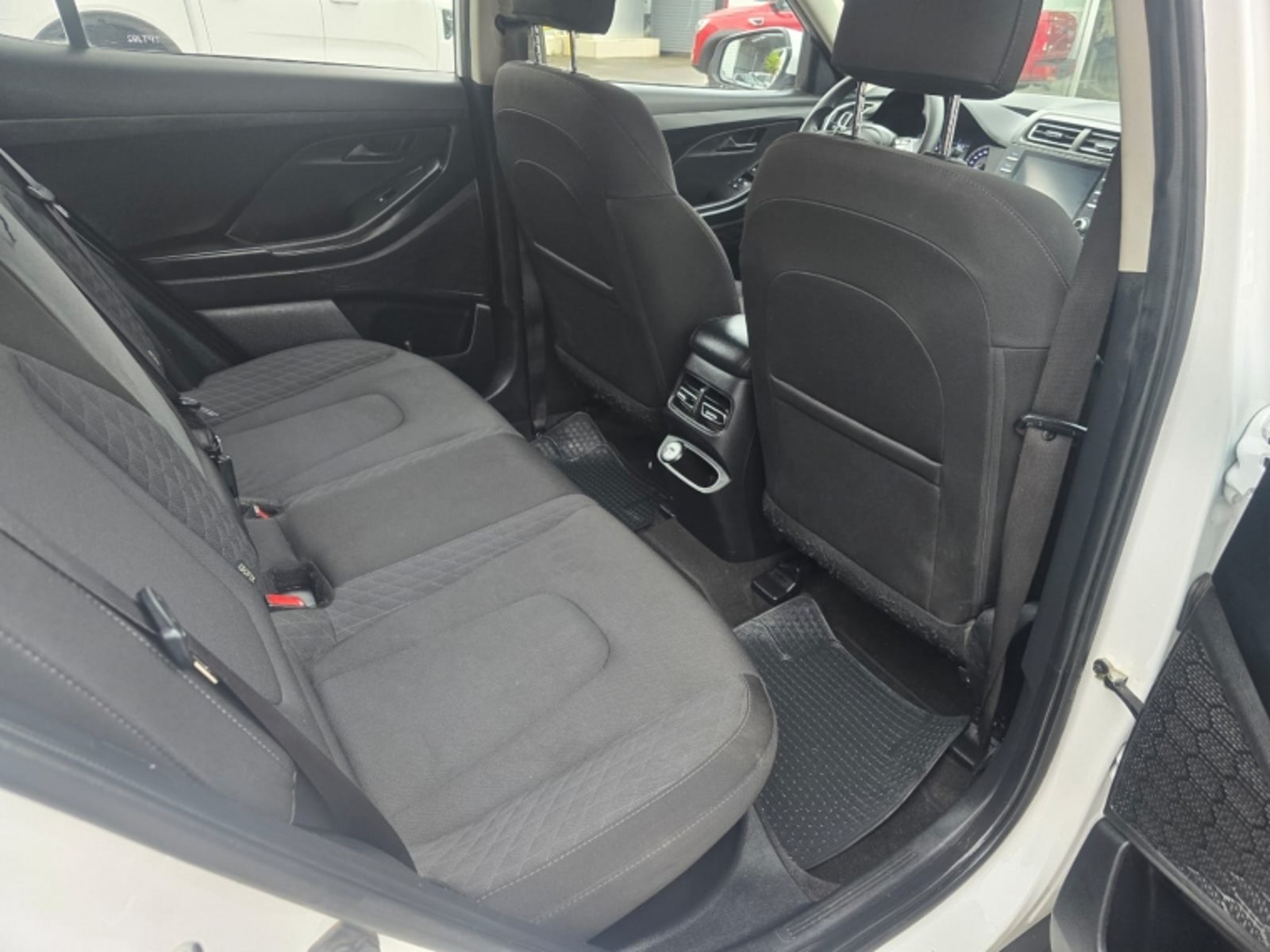 Hyundai CRETA 1.5 SU2I PLUS MT 2024 - Imagen 10 de 13