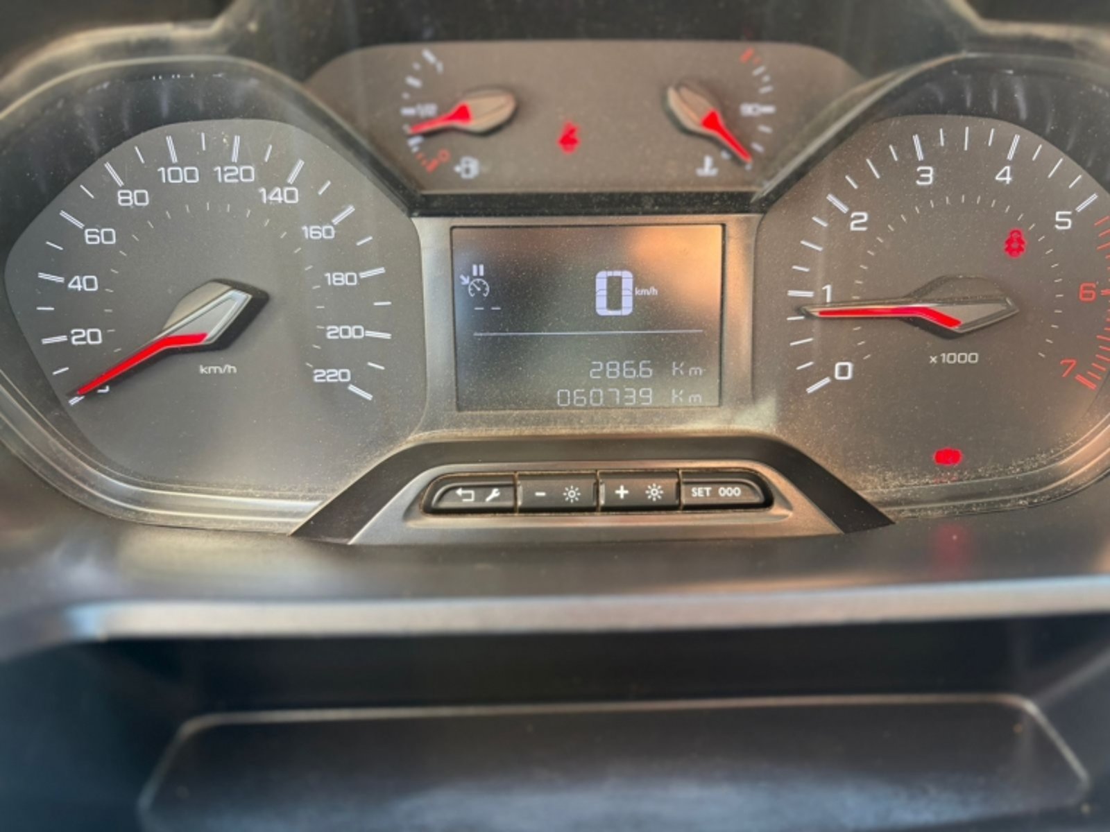 PEUGEOT PARTNER L2 BLUE HDI 100 1.5 2024 - Imagen 9 de 11