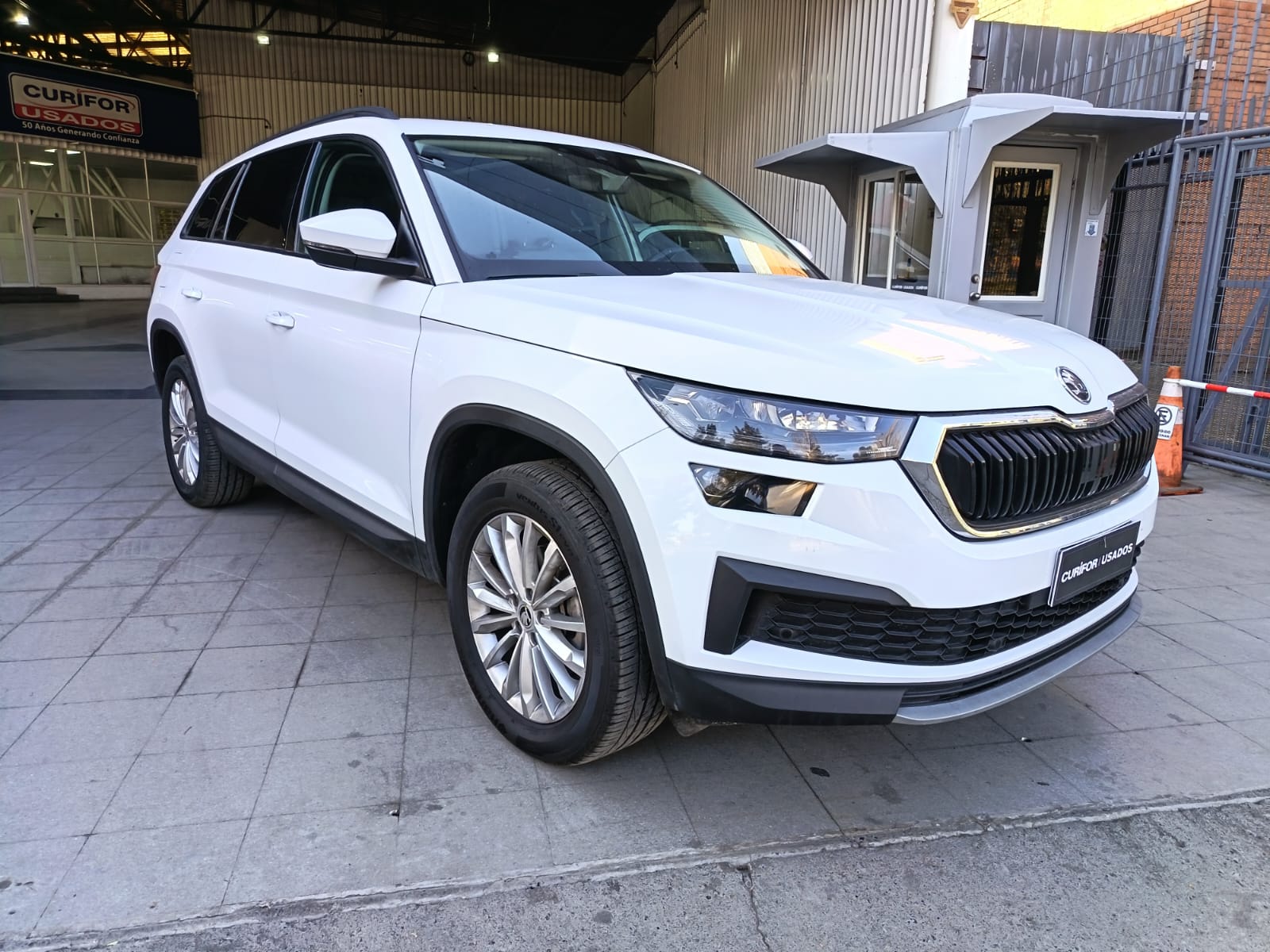 Skoda KODIAQ 1.4 TSI SELECTION AT 2025 - Foto 3 de 17