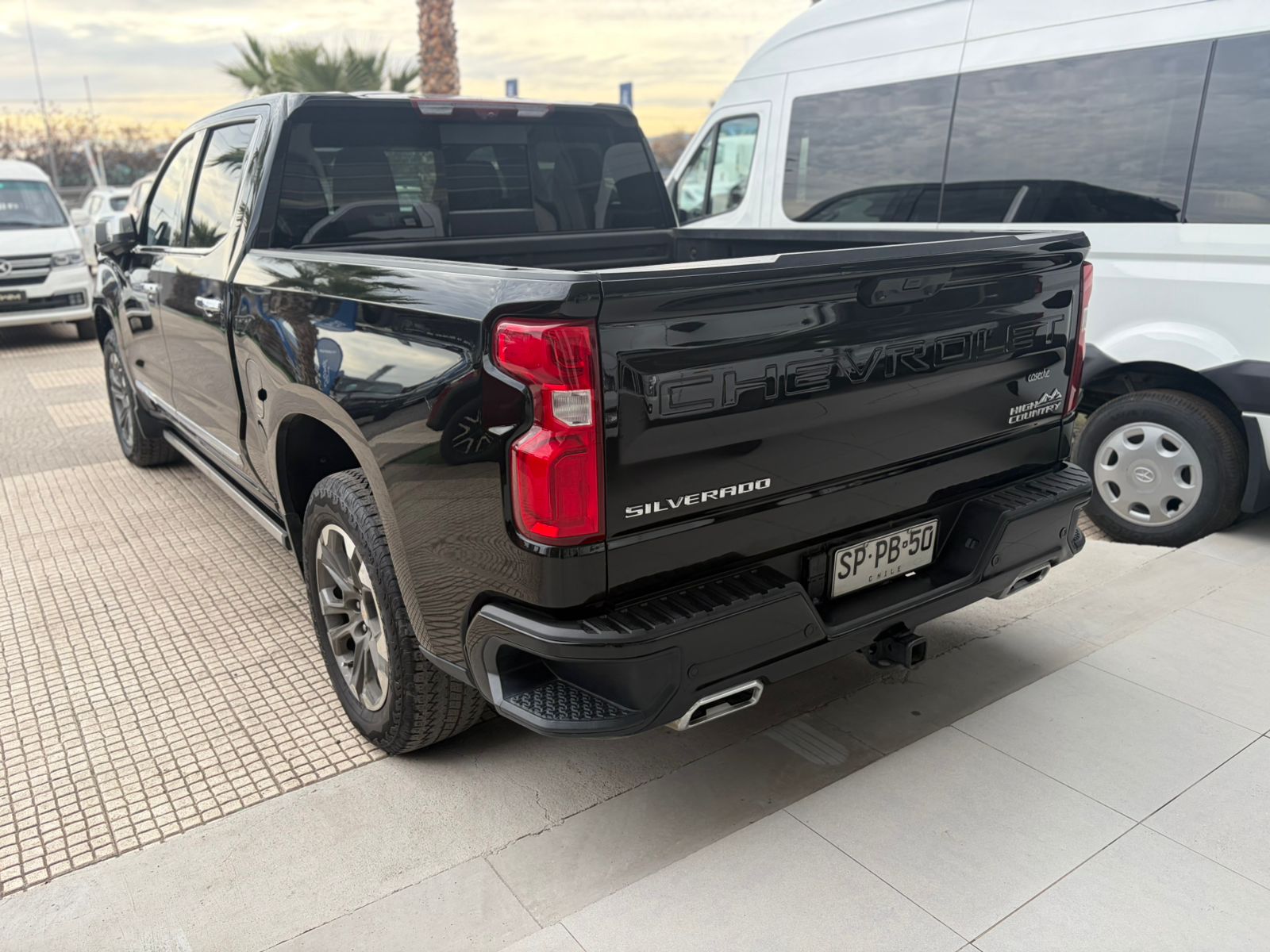 Chevrolet SILVERADO 3.0 TD HIGH COUNTRY AT 4X4 DIESEL 2023 - Foto 2 de 2