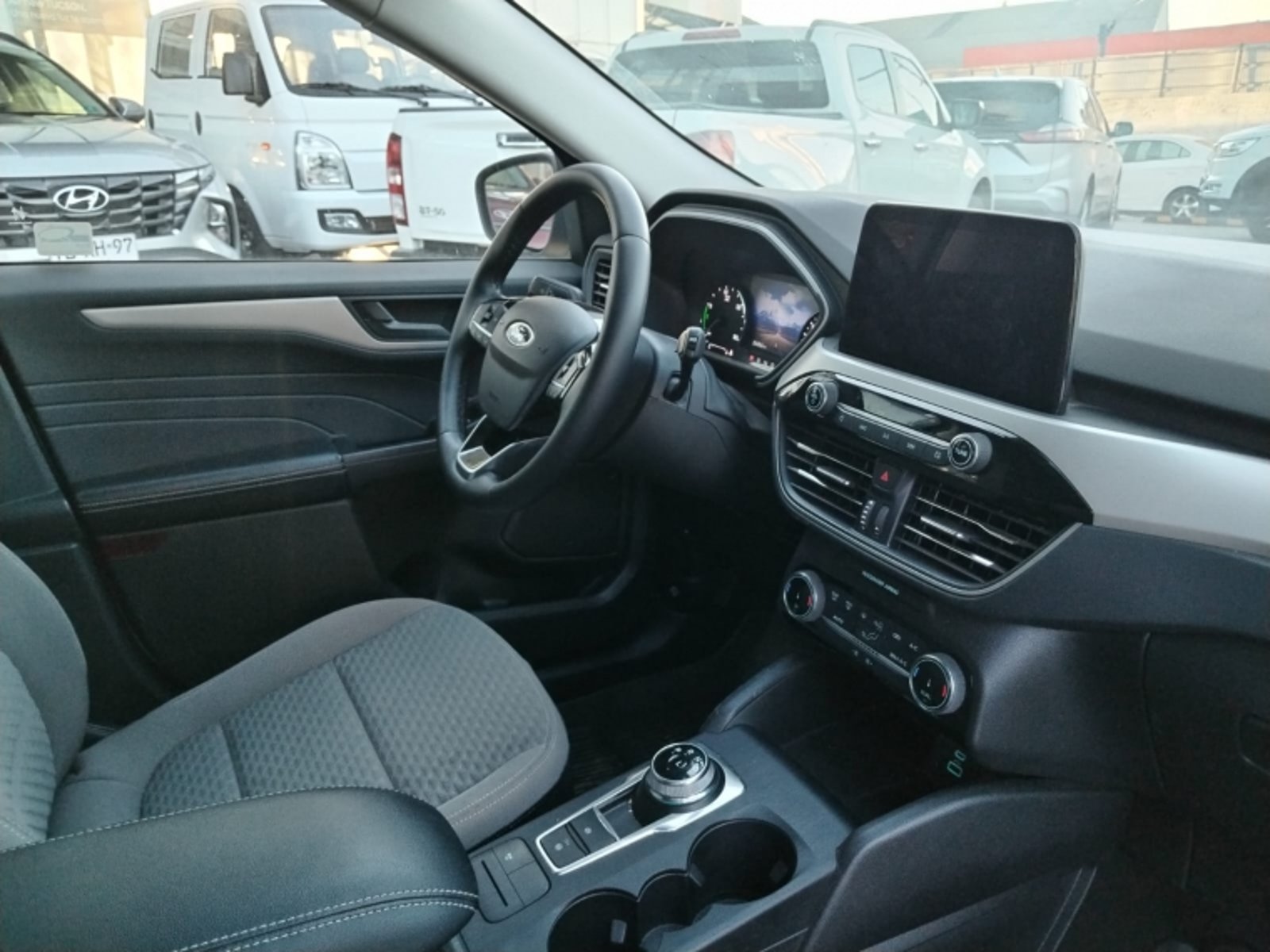 FORD ESCAPE 4X4 2.5 AUT HIBRIDA 2023 - Imagen 9 de 16