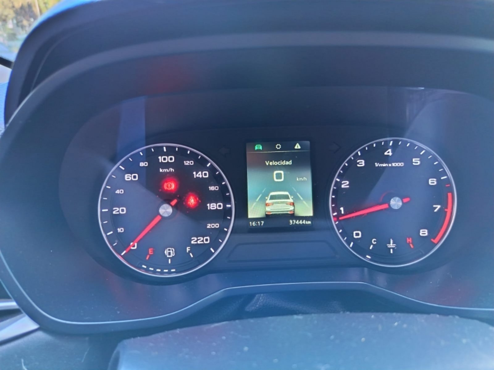 MG 5 1.5 DLX MT 2023 - Imagen 13 de 15