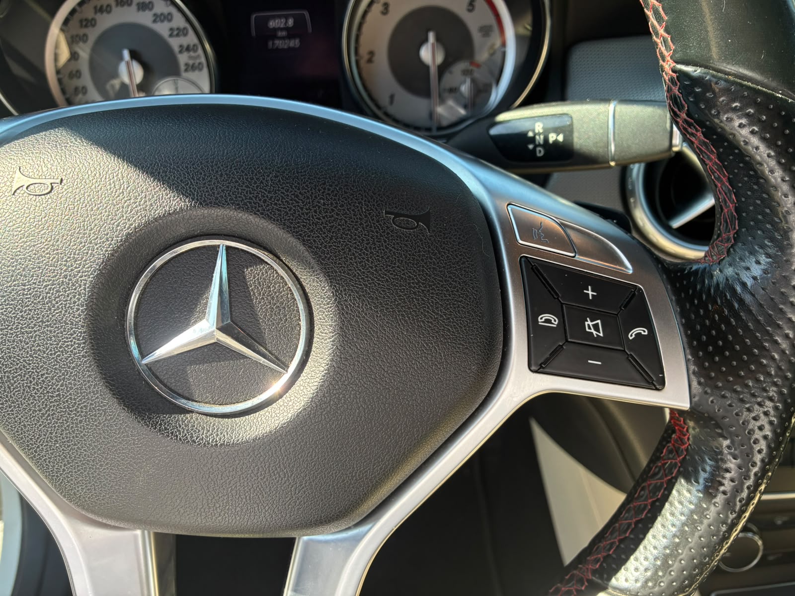 Mercedes-Benz GLA 220 2.1 CDI 4MATIC AT 4X4 DIESEL 2015 - Foto 4 de 5