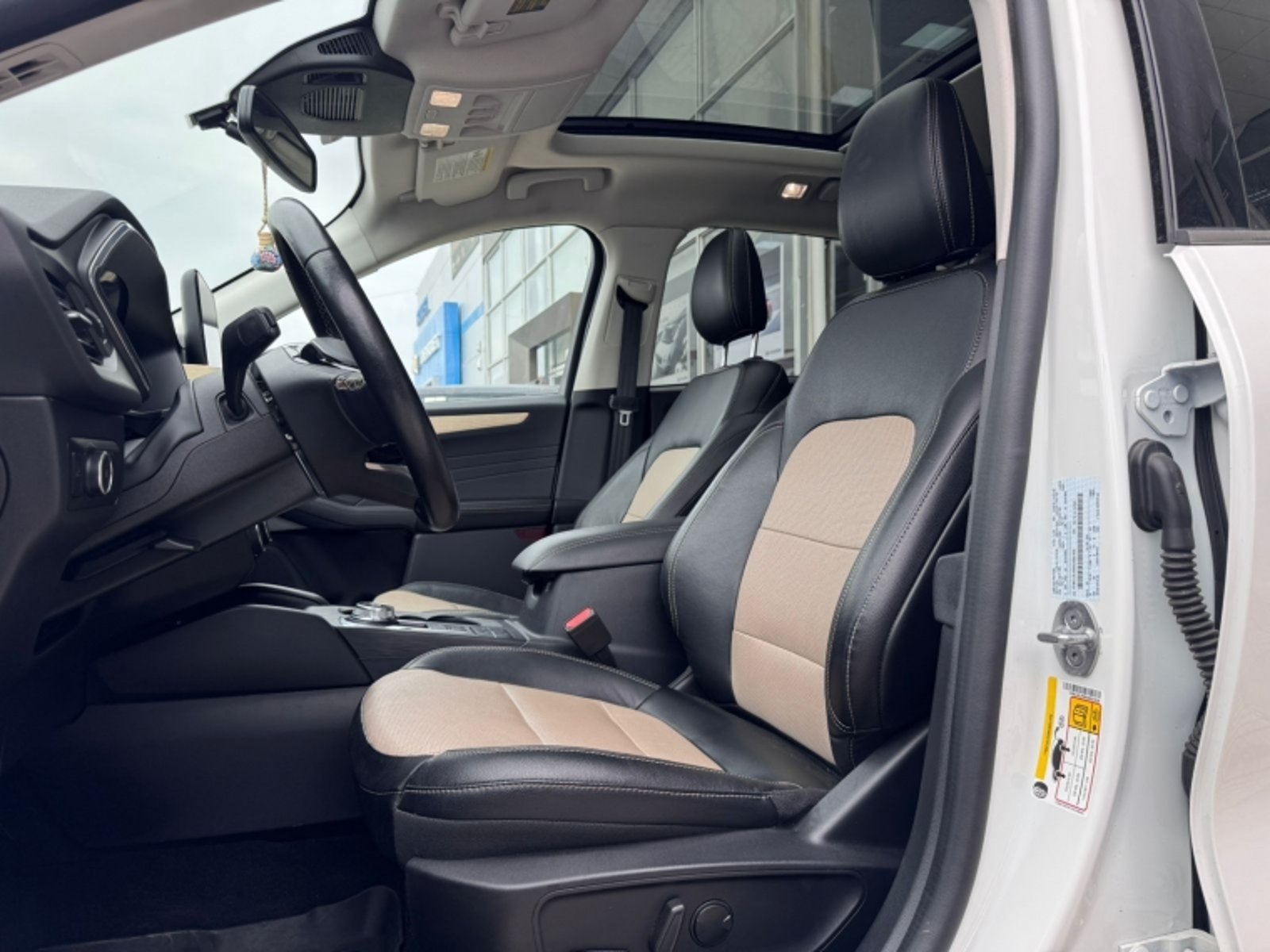 FORD ESCAPE AWD 2.0 AUT TITANIUM 2023 - Imagen 6 de 10