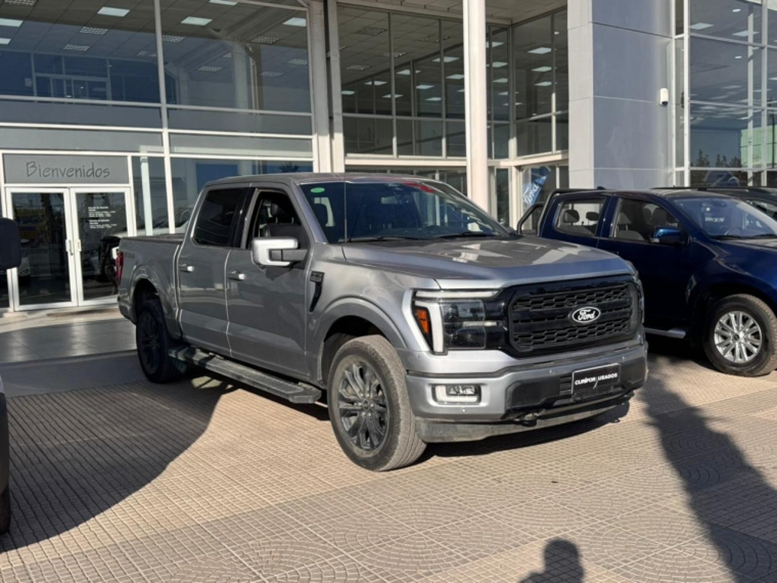 Ford F-150 5.0 LARIAT BLACK CC AT 4X4 2025 - Foto 2 de 14