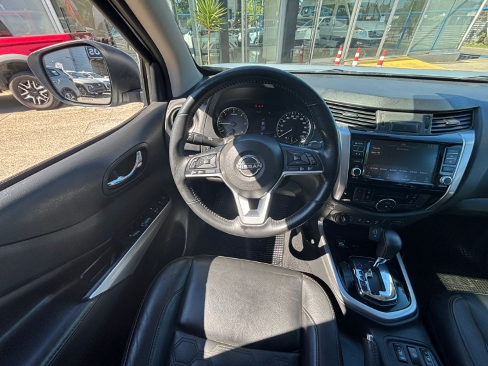Nissan NAVARA 2.3 DC PLATINUM AT 4X4 DIESEL 2023 - Imagen 17 de 18