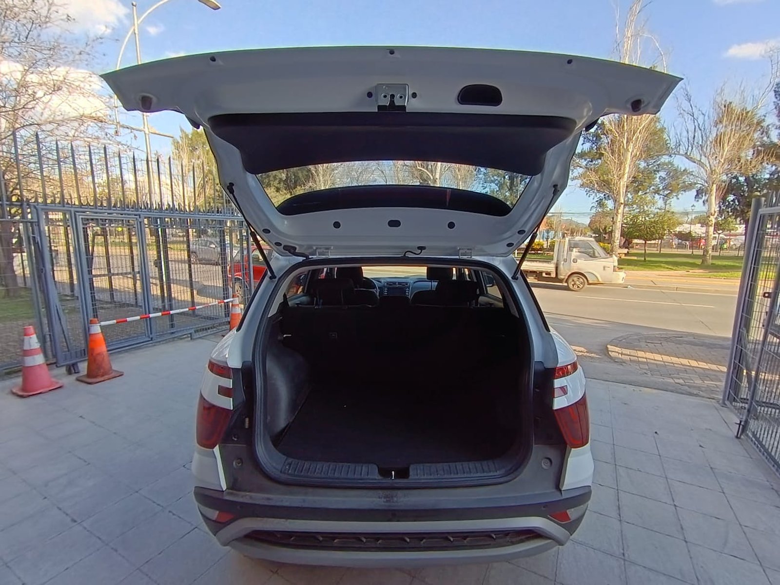 Hyundai CRETA 1.5 SU2ID PLUS AT 2025 - Imagen 8 de 13