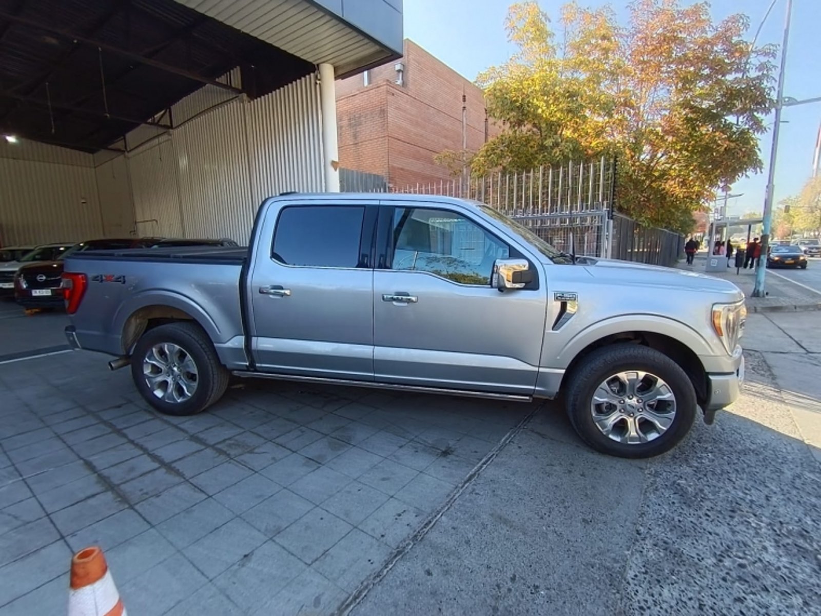 FORD F-150 3.5 PLATINUM CC AT 4X4 2024 - Imagen 7 de 13