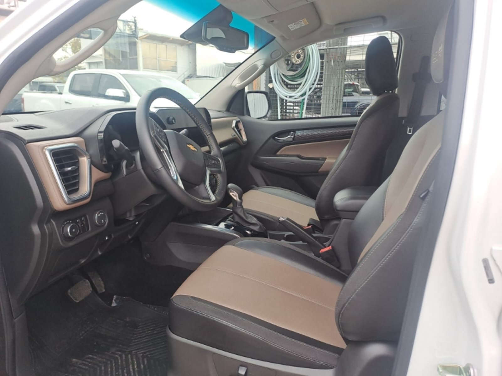 Chevrolet COLORADO 2.8 HIGH COUNTRY AT 4X4 DIESEL 2026 - Imagen 14 de 15