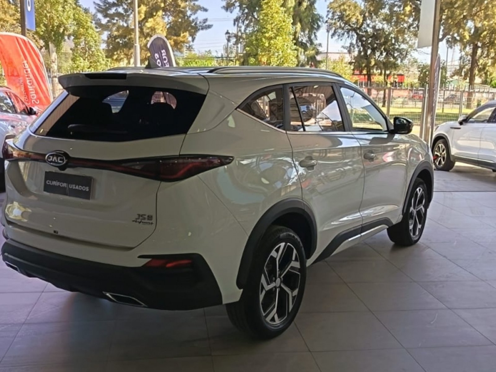 JAC JS8 1.5 LUXURY SE 6 MT 2023 - Imagen 6 de 11
