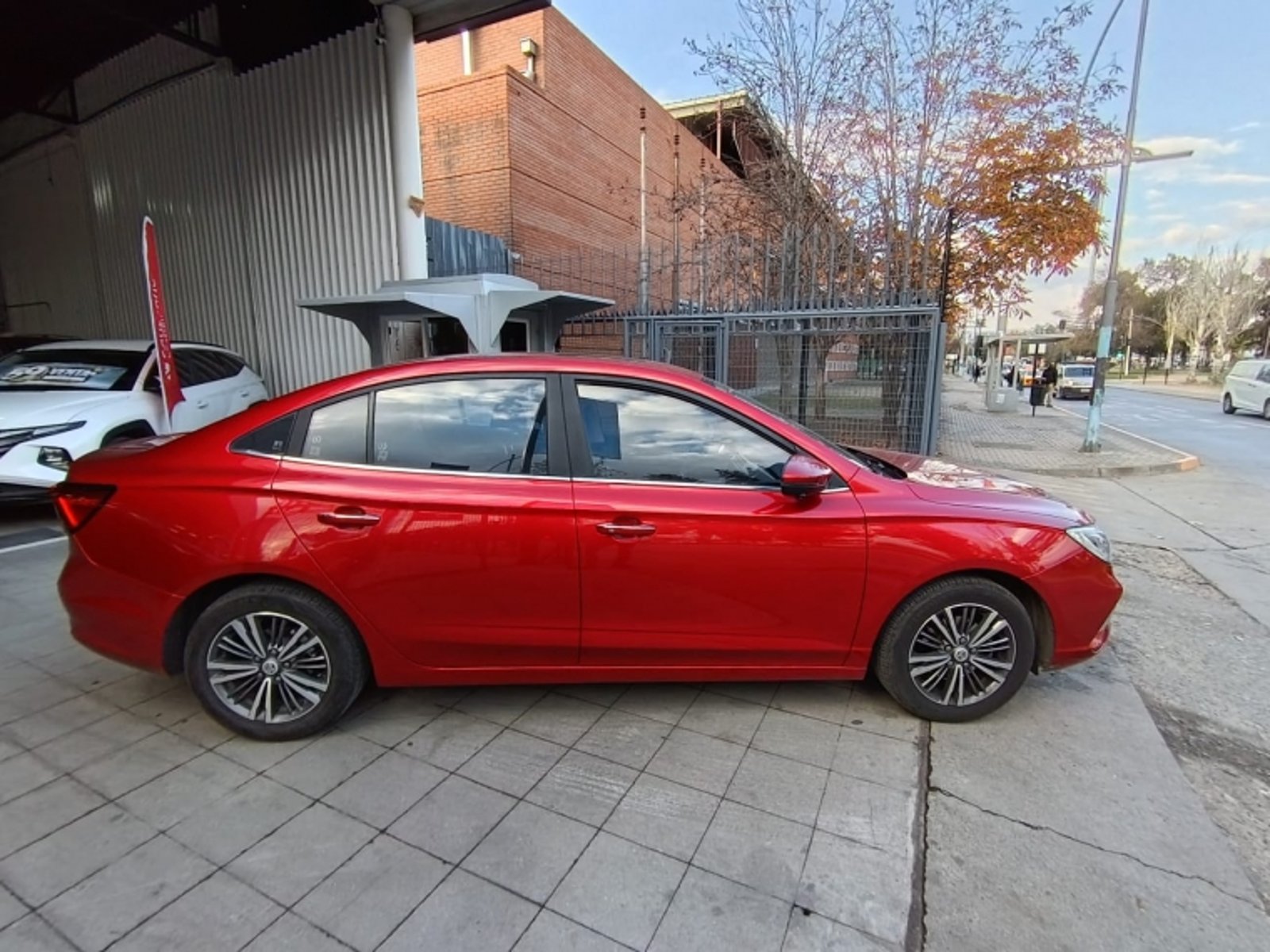 MG 5 1.5 DLX MT 2023 - Imagen 3 de 15