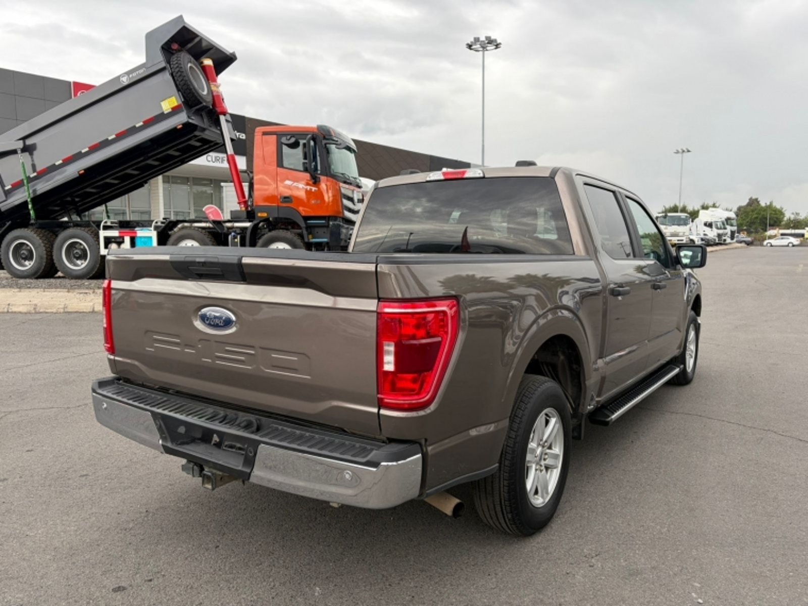 Ford F-150 XLT 3.3 4X2 AUT 2023 - Foto 2 de 12