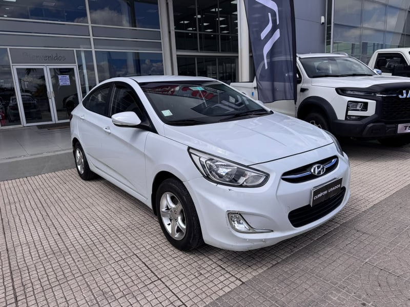 Hyundai ACCENT 1.4 RB SDN 6MT GL 2AB AC 4X2 2019 - Imagen 3 de 14