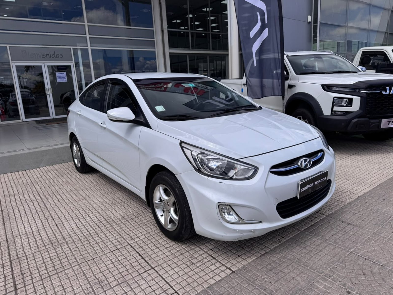 Hyundai ACCENT 1.4 RB SDN 6MT GL 2AB AC 4X2 2019 - Foto 3 de 14