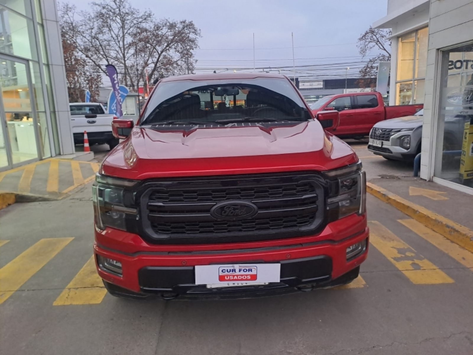 Ford F-150 5.0 LARIAT BLACK CC AT 4X4 2025 - Foto 2 de 11