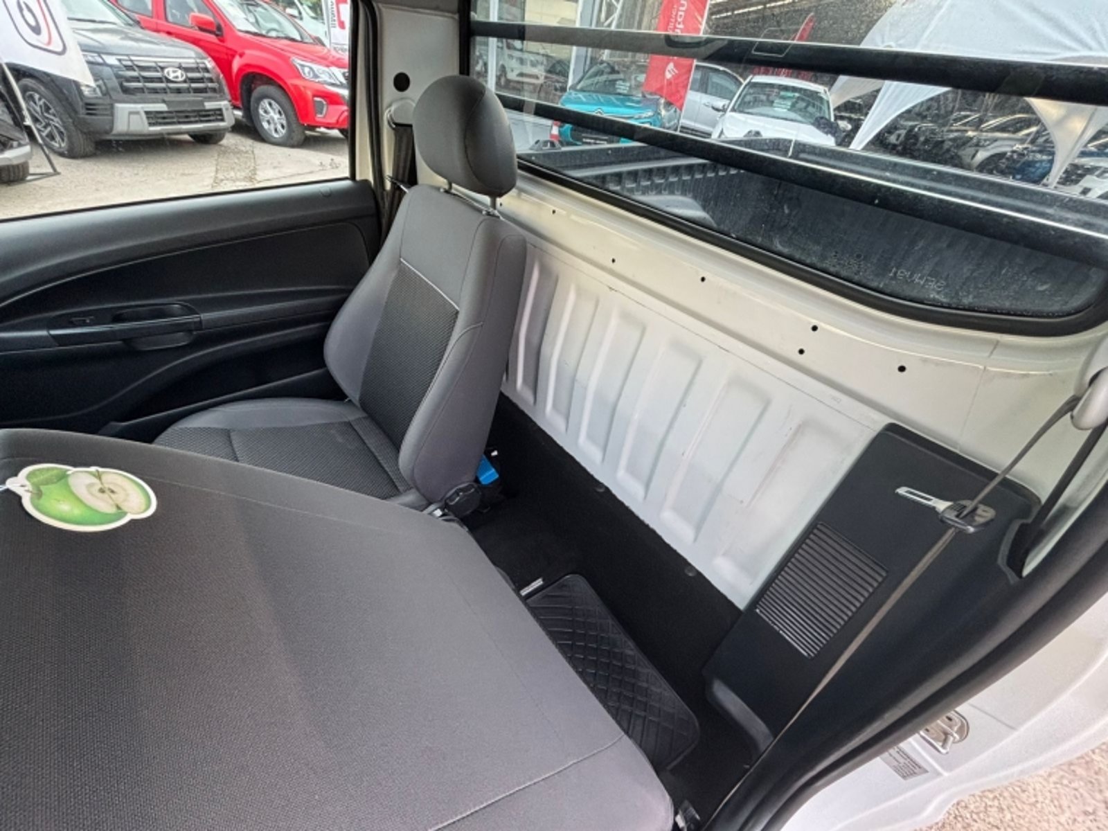 Volkswagen SAVEIRO 1.6 CABINA SIMPLE MT 2023 - Imagen 13 de 18