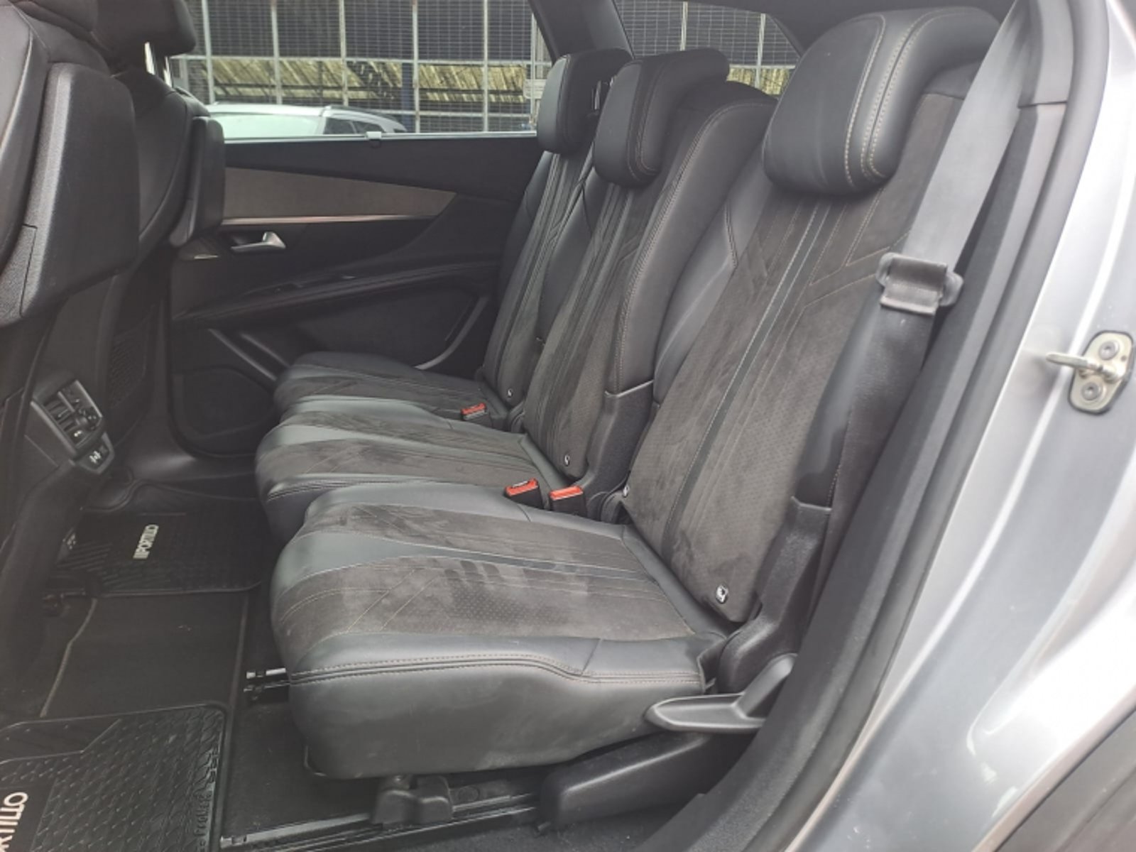 Peugeot 5008 1.6 GT PURETECH 180 EAT8 2022 - Foto 2 de 12
