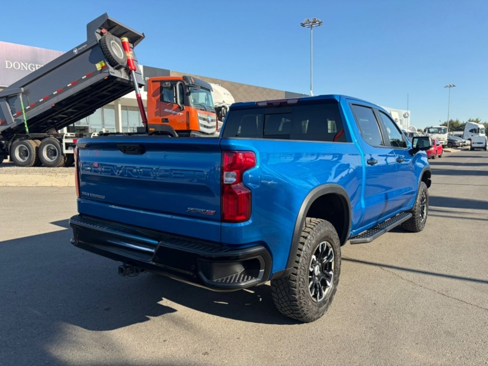 Chevrolet SILVERADO 6.2 ZR2 AT 4X4 2024 - Foto 3 de 11