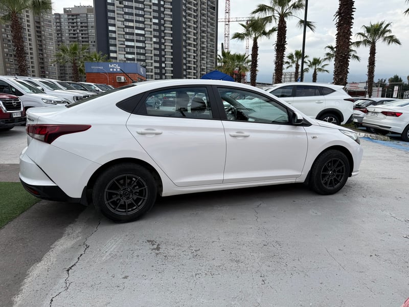 Hyundai ACCENT 1.4 HCI PLUS MT 2023 - Imagen 8 de 15