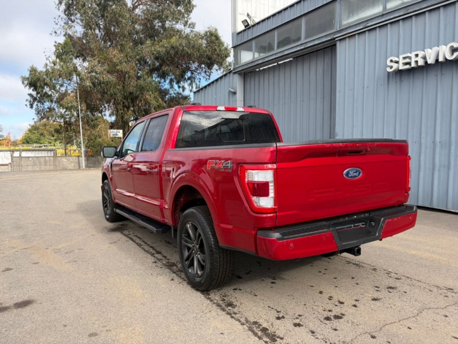 Ford F-150 LARIAT SPORT CC 5.0L AT 4X4 2023 - Foto 4 de 10