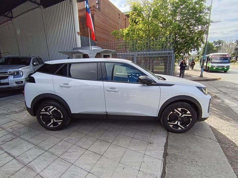 Peugeot 2008 1.2 STYLE MHEV 136 AT HIBRIDO 2026 - Imagen 4 de 15