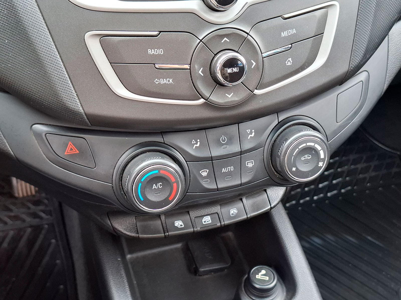 Chevrolet SAIL SMART 1.5 2017 - Imagen 17 de 20