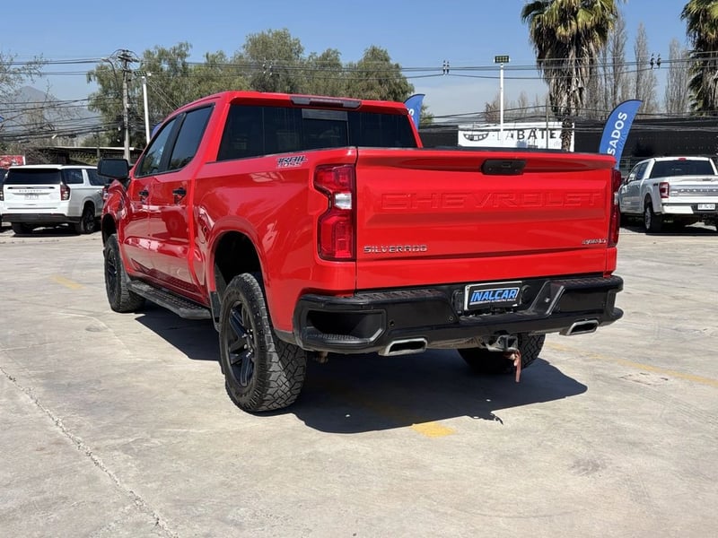 Chevrolet SILVERADO CC DCAB 4X4 5.3 AUT 2020 - Imagen 11 de 20