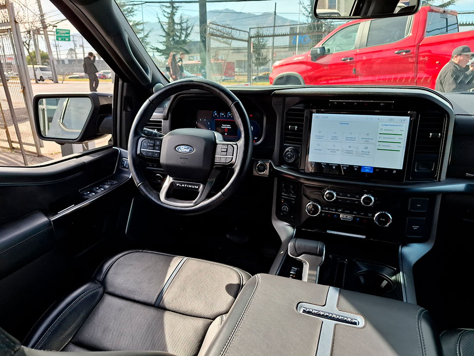 FORD F-150 3.5 PLATINUM 4X4 2025 - Imagen 10 de 20