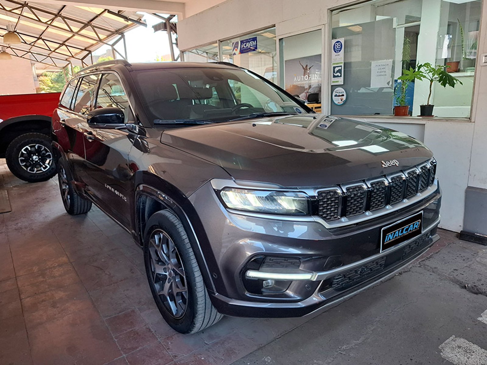 JEEP COMMANDER OVERLAND 4X4 2.0 AUT 2023 - Imagen 3 de 20