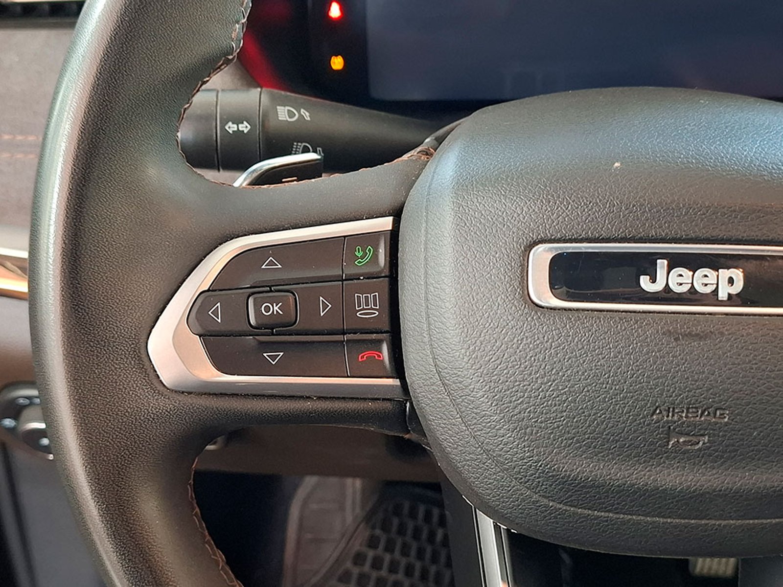 JEEP COMMANDER OVERLAND 4X4 2.0 AUT 2023 - Imagen 13 de 20