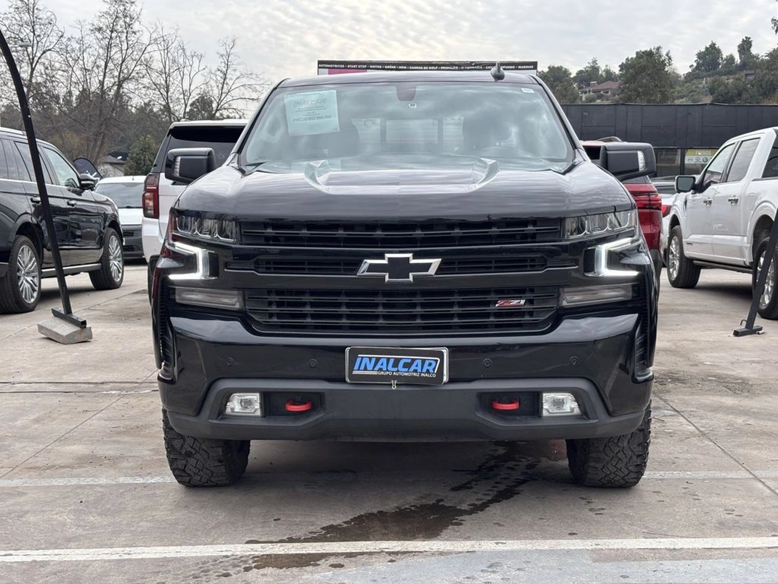 Chevrolet SILVERADO 5.3 LT TRAILBOSS Z71 4X4 AT 4P 2022 - Foto 2 de 20