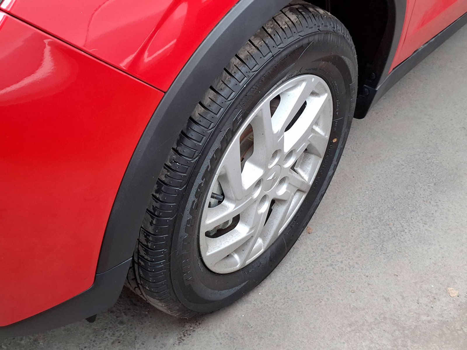 Mahindra XUV 300 . 2026 - Foto 4 de 17