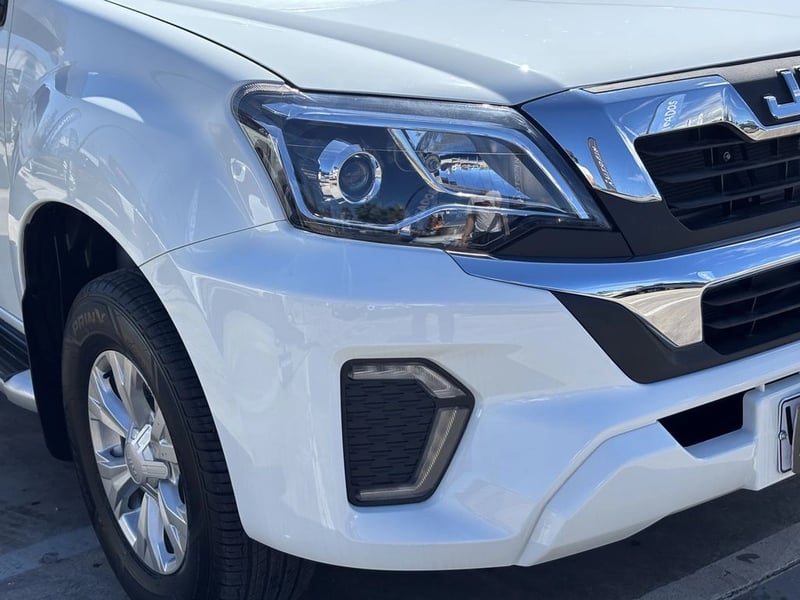 JIM RE-MAX MT 4X4 2.5L DIESEL 2026 - Imagen 4 de 20