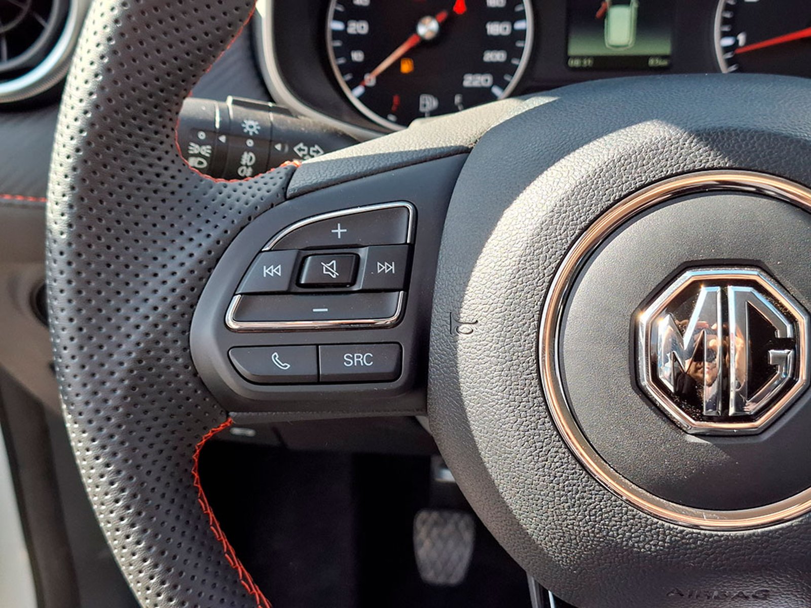 MG ZX 1.5 COM 2025 - Imagen 14 de 20