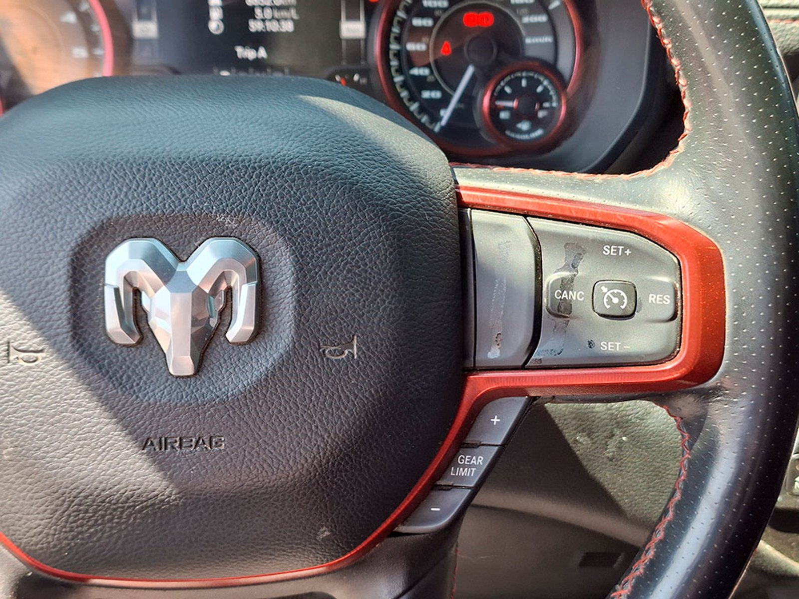 RAM 1500 REBEL CREW DCAB 4X4 5.7 AUT 2023 - Imagen 16 de 20