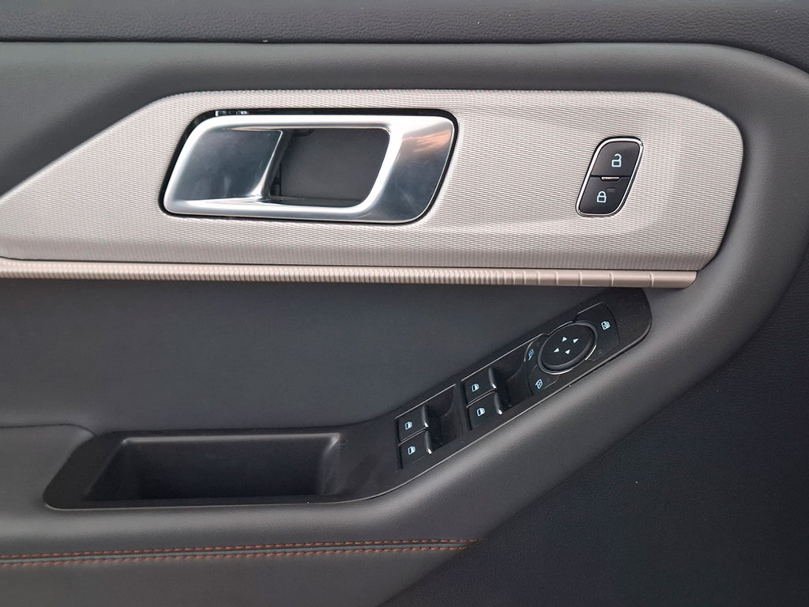 FORD EXPLORER 2.3 AUT 2025 - Imagen 17 de 20