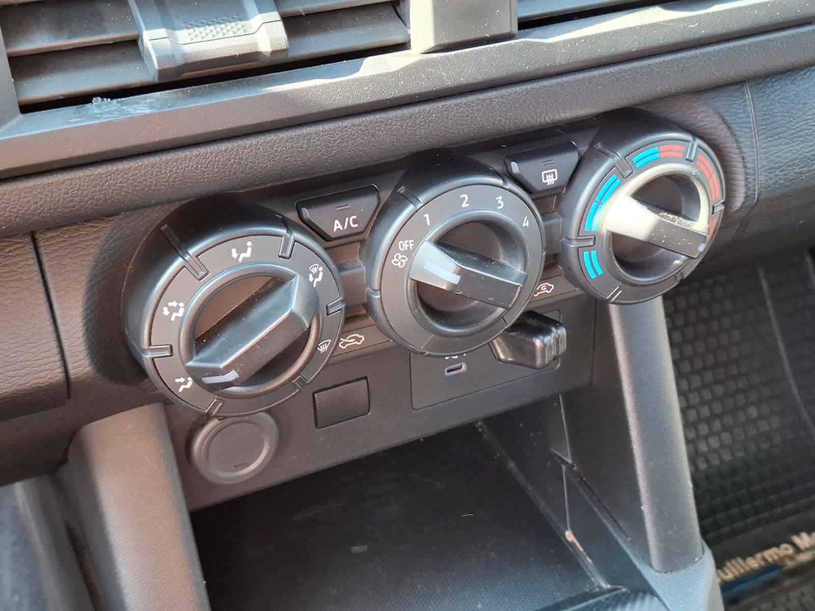 Mitsubishi L200 2.4 KATANA XR 4X2 2025 - Imagen 19 de 20
