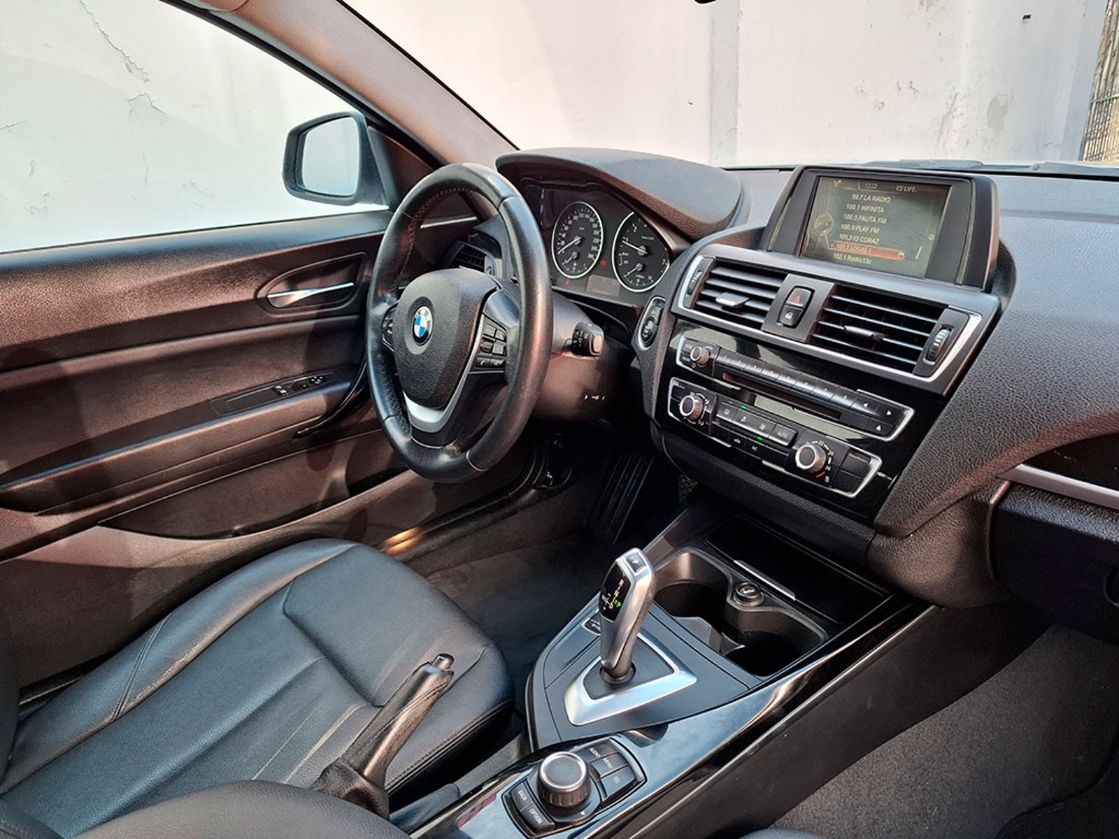 BMW 120i LCI 1.6 AUT 2016 - Imagen 12 de 20