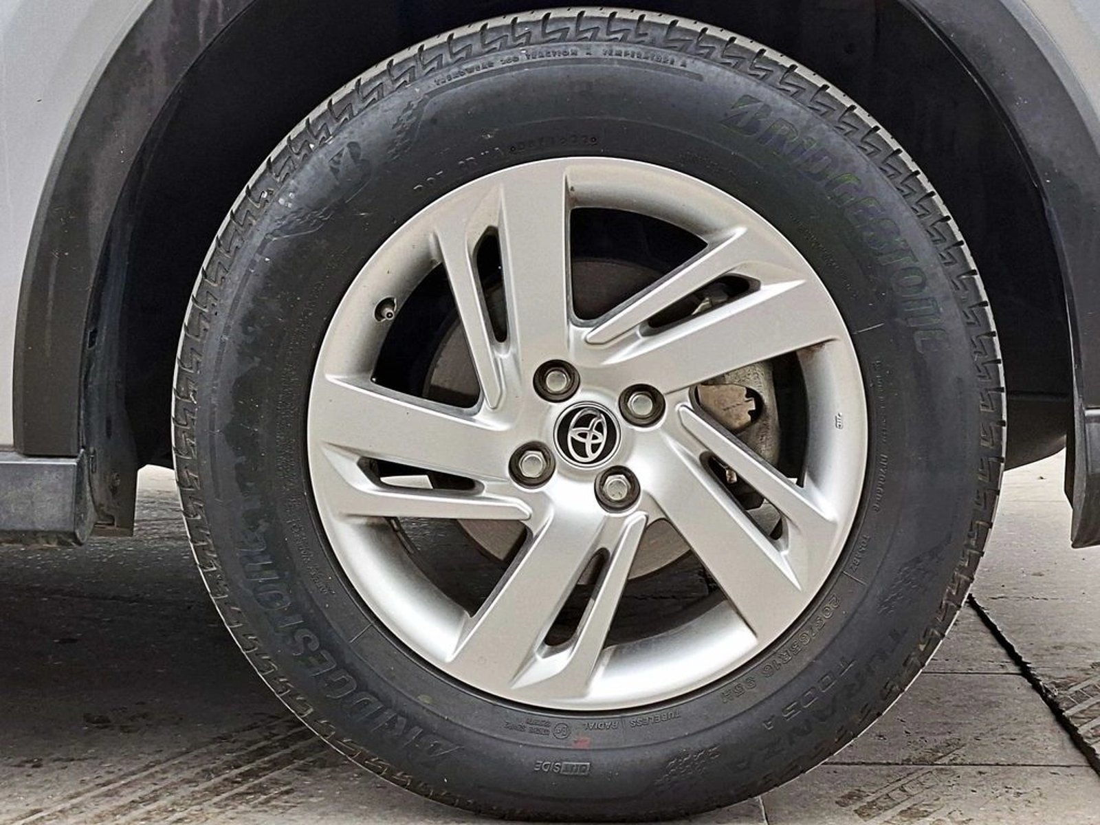 TOYOTA RAIZE 1.2 E MEC 2023 - Imagen 4 de 16