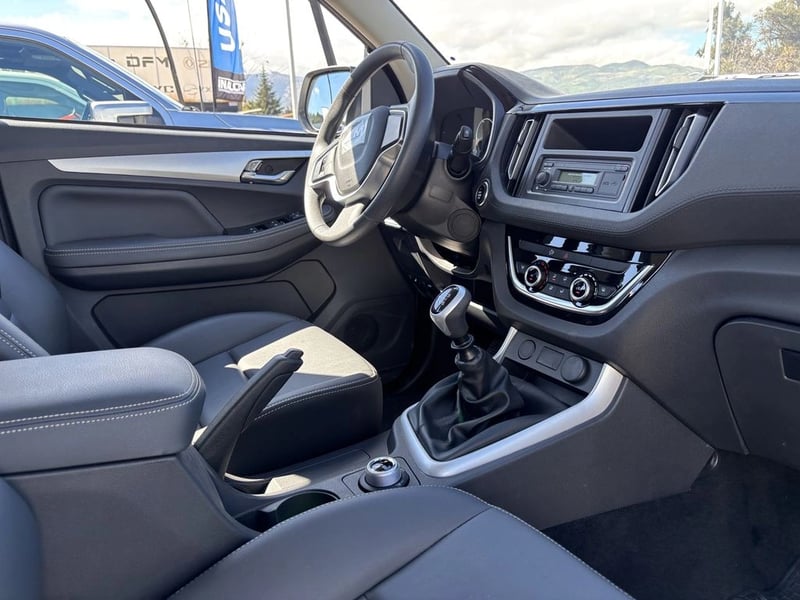 JIM RE-MAX MT 4X4 2.5L DIESEL 2026 - Imagen 6 de 20